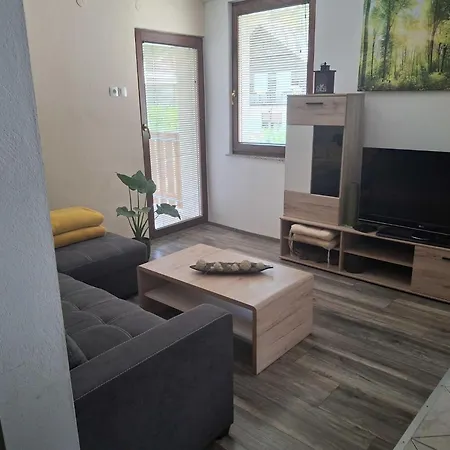 Hilltop Cozy - Two Bedroom Luče