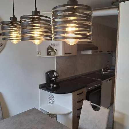 Hilltop Cozy - Two Bedroom Lägenhet