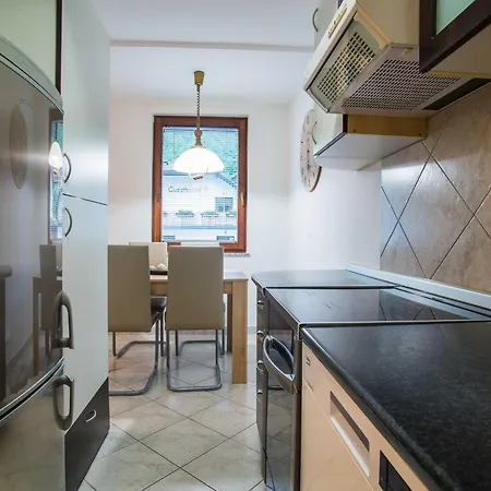 Hilltop Cozy - Two Bedroom