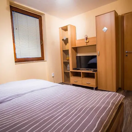 Hilltop Cozy - Two Bedroom * Luče