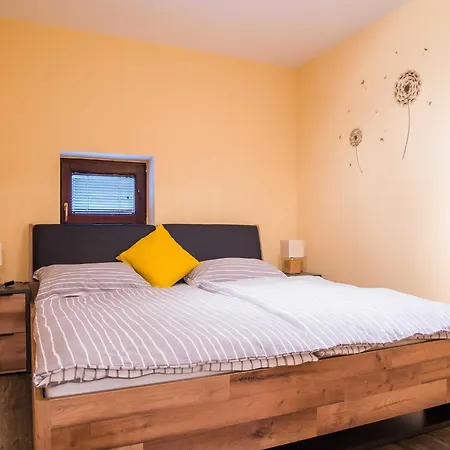 Hilltop Cozy - Two Bedroom *