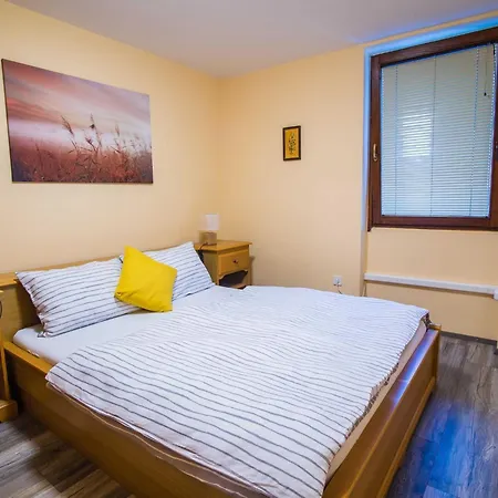 Hilltop Cozy - Two Bedroom Luče