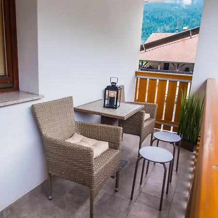 Hilltop Cozy - Two Bedroom *